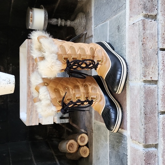 Size 8.5 Sorel Winter Boots - Picture 1 of 4